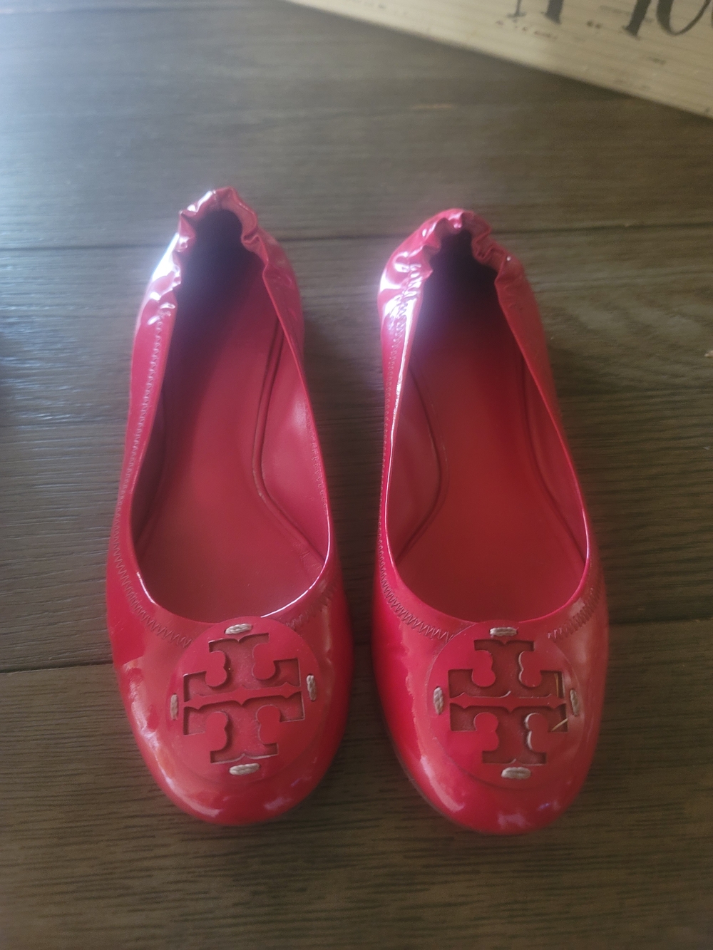 Tory Burch Red Patent Leather Logo Ballet Flats - Picture 5 of 5